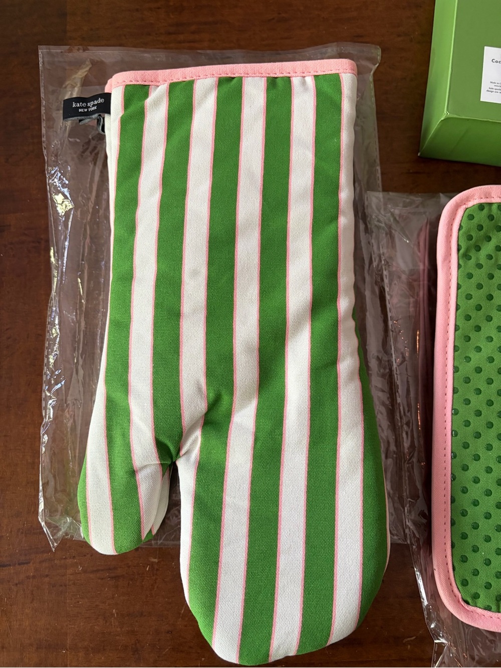 NWT kate spade 5 piece bundle oven mitts, pot holders and cocktail napkins - Picture 8 of 8